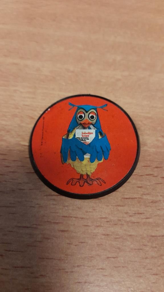 Vintage Button/Speldje meneer de Uil - fabeltjeskrant, Verzamelen, Verzenden, Gebruikt, Overige onderwerpen