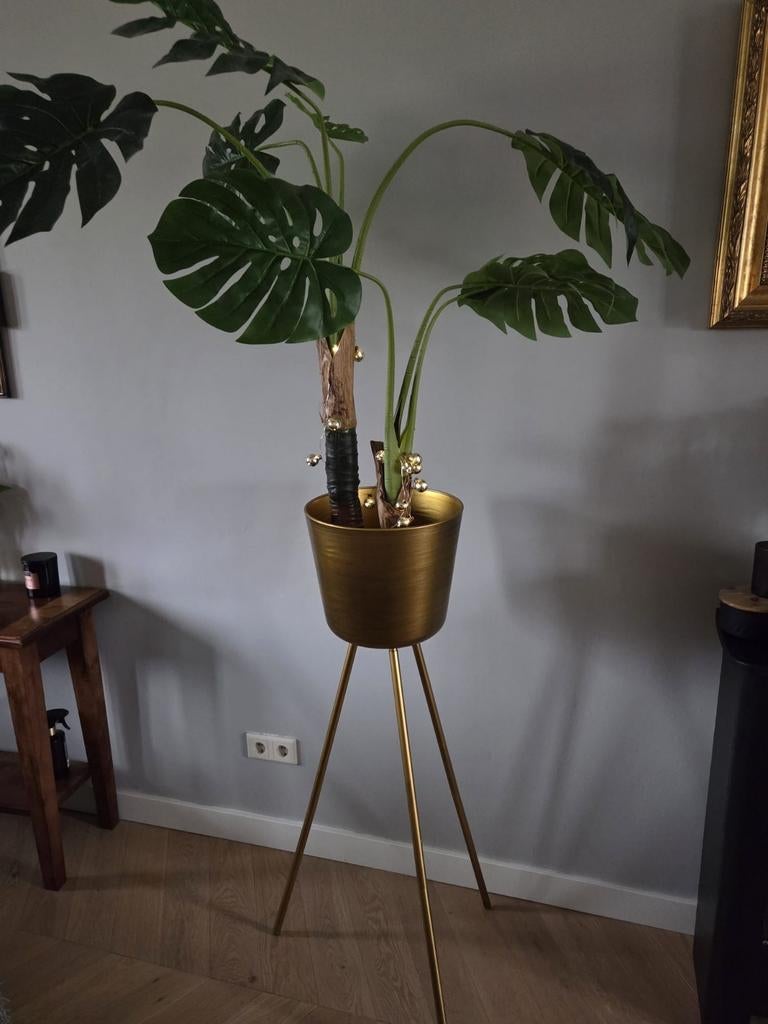 Gouden Bloempot met Standaard en Kunstplant Monstera, Gebruikt, Minder dan 60 cm, Rond, Ophalen of Verzenden