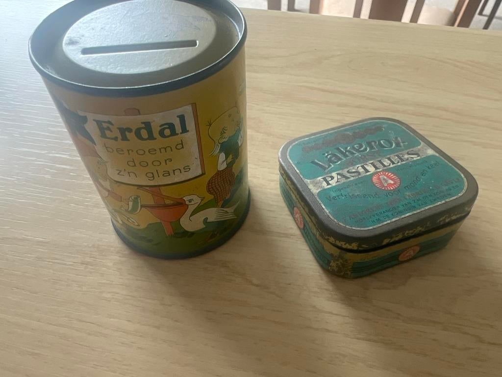 Vintage Erdal en Lakerol blikken - Spaarpot en Snoepdoos, Ophalen of Verzenden, Gebruikt, Overige, Overige merken