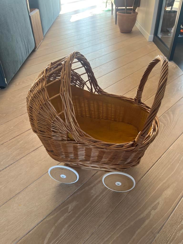 Rotan poppenwagen, Ophalen, Zo goed als nieuw, Jongen of Meisje