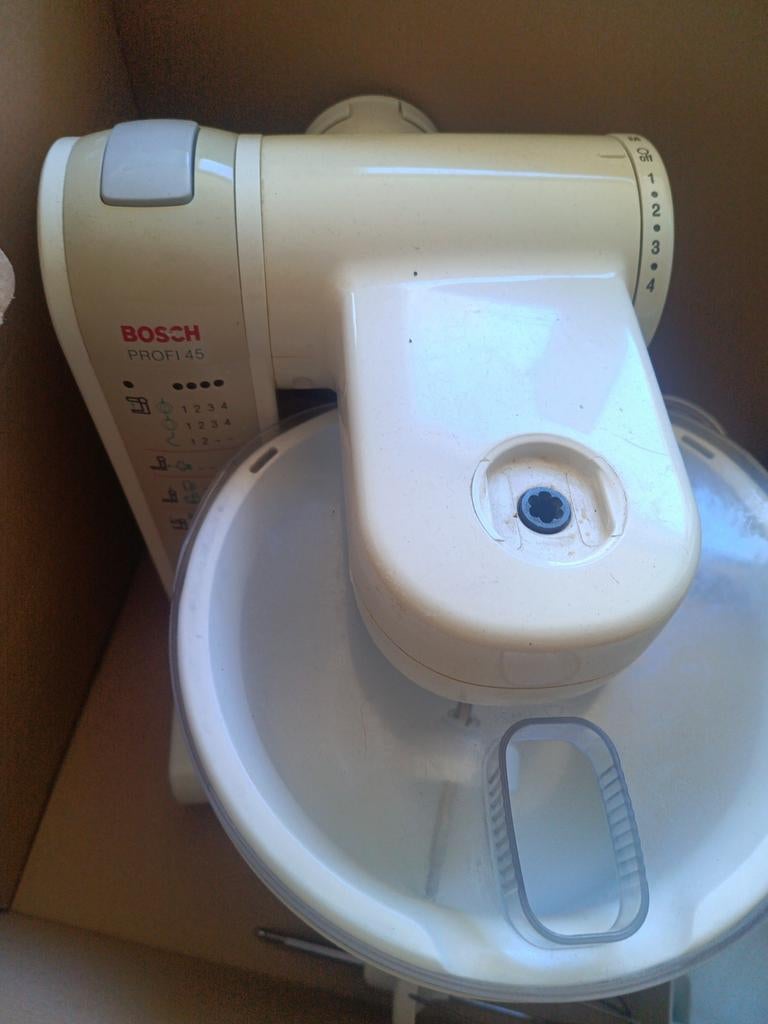 Bosch ProfiMix 45 Keukenmachine met veel toebehoren, 2 tot 3 liter, Ophalen, Gebruikt, 3 snelheden of meer