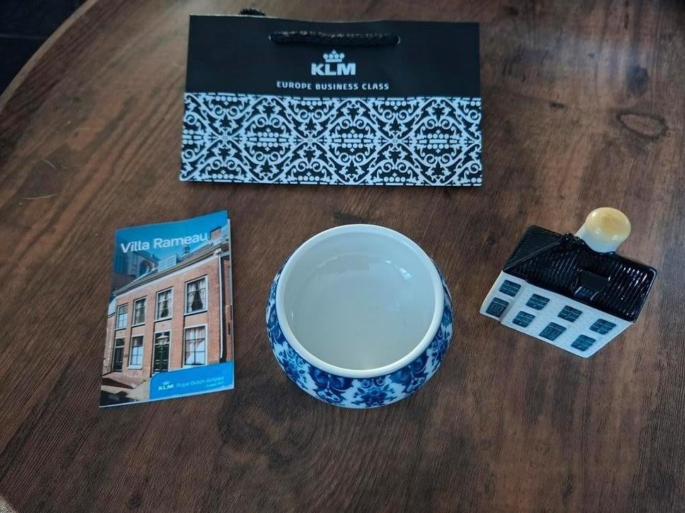 KLM huisjes  huisje 106 met flyer en een Marcel Wanders KLM., Ophalen of Verzenden, Nieuw, 81 t/m 91, Gevuld