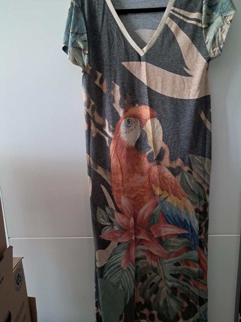Nieuwe jurk met stretch en papegaai print, Ophalen of Verzenden, Nieuw, Maat 42/44 (L), Onder de knie