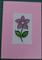 kaart met geborduurde paarse bloem (1926), Hobby en Vrije tijd, Kaarten | Zelfgemaakt, Ophalen of Verzenden, Nieuw, Natuur