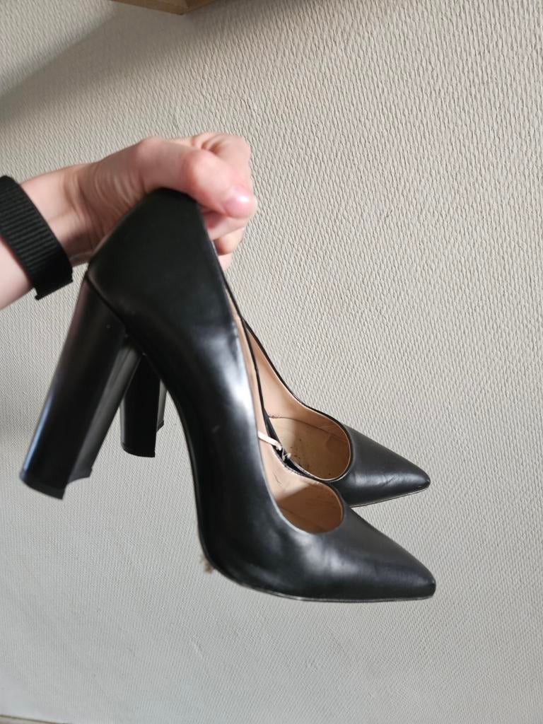 Prachtige sexy hoge pumps gedragen maat 40, Kleding | Dames, Schoenen, Ophalen of Verzenden, Zo goed als nieuw, Zwart