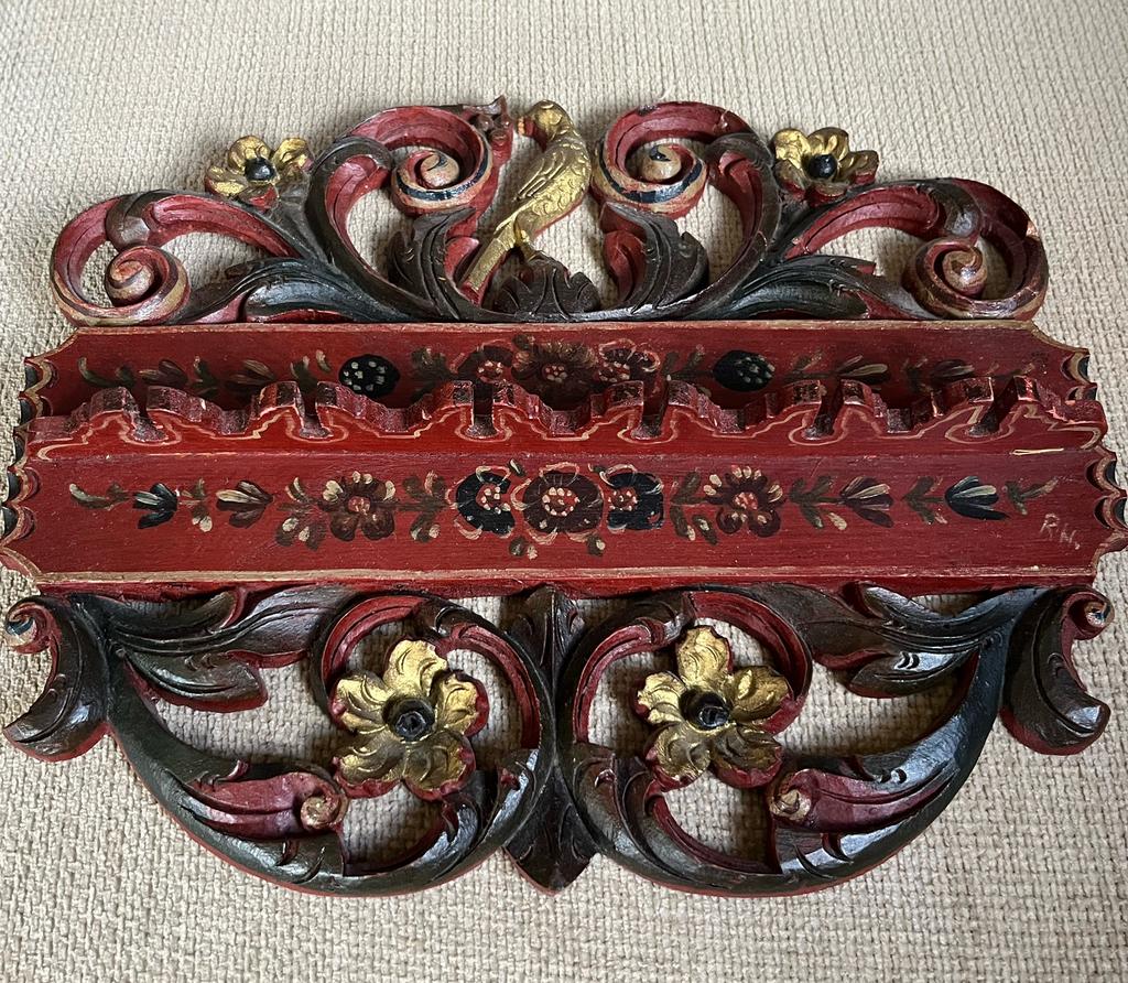 Volkskunst: Hindeloopen houtsnij-/schilderwerk lepelrek., Houtsnijwerk, Verzenden, Rood, Handgemaakt