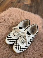 Nikkie sneakers maat 38 zwart wit geblokt, Kleding | Dames, Schoenen, Ophalen of Verzenden, Gedragen, Zwart, Sneakers of Gympen