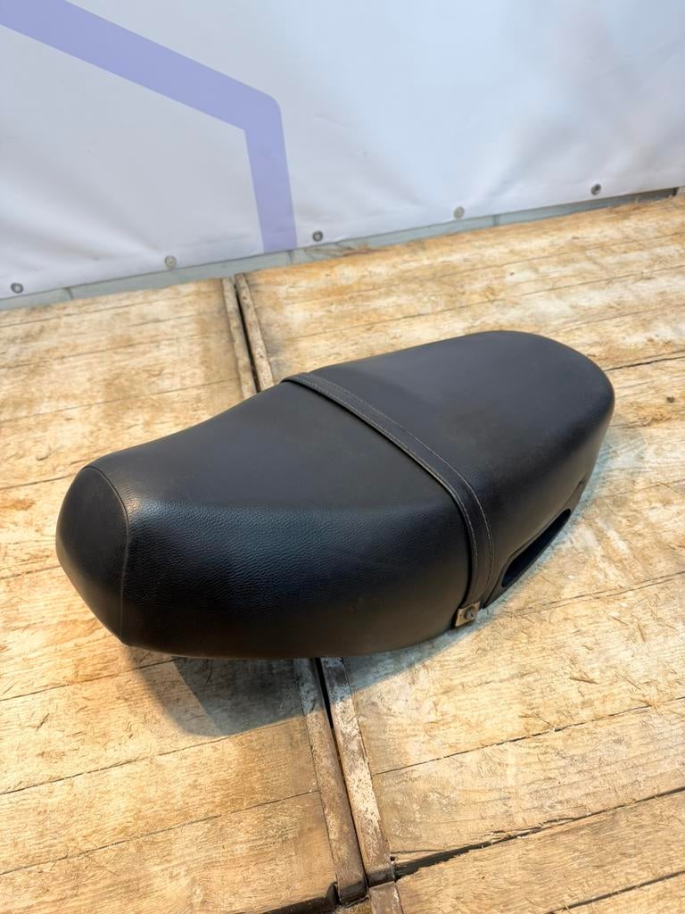 Piaggio Zip type 1 2 3 zadel origineel sp98 sp, Fietsen en Brommers, Brommeronderdelen | Scooters, Piaggio, VL Custom Scooters