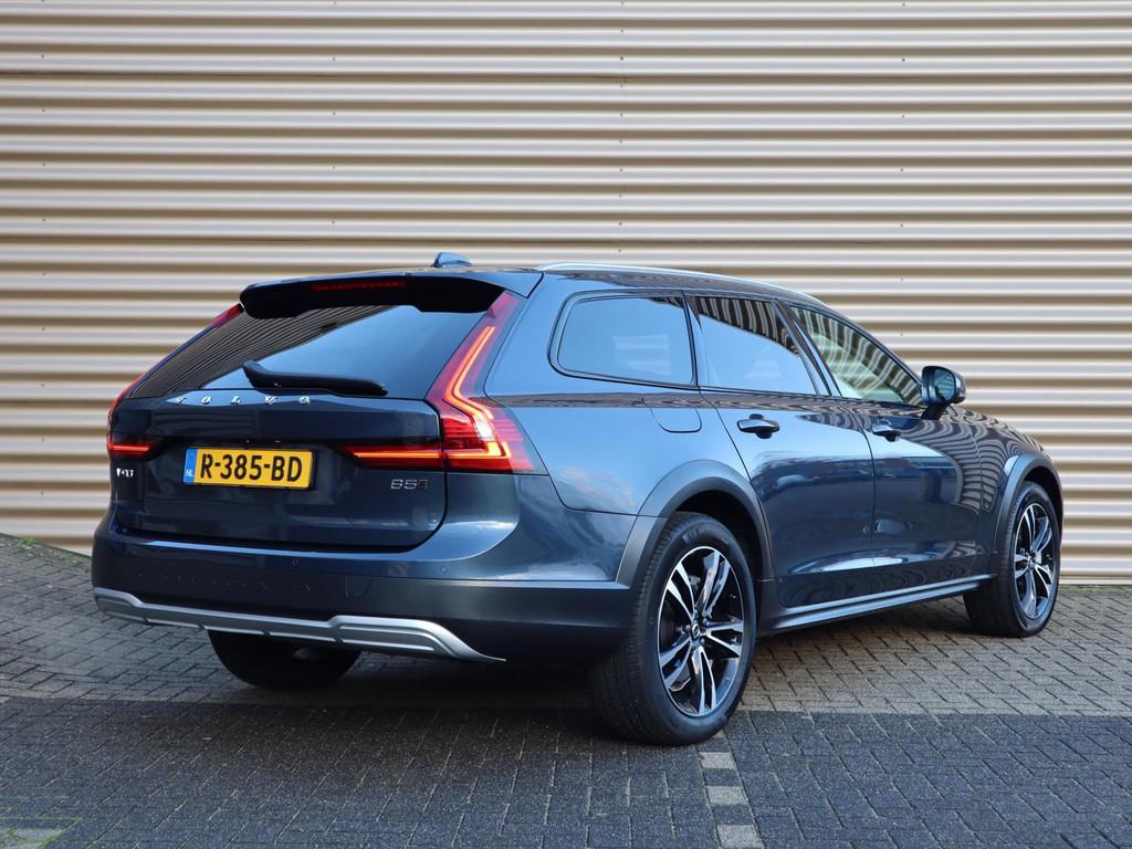 Volvo V90 Cross Country 2.0 B5 AWD Pro | Schuifdak | Trekhaa, 12 maanden, 15 km/l, 4 cilinders, Blauw