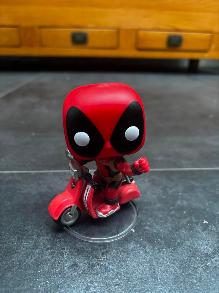 Funko Pop Deadpool op scooter, Ophalen of Verzenden, Gebruikt