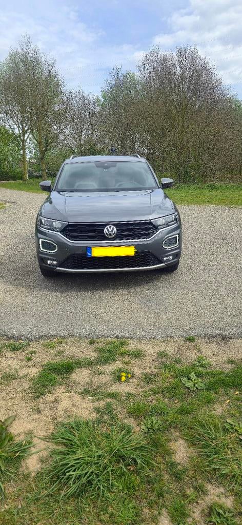 Volkswagen T-Roc 1.0 TSI 115pk 2019 Grijs, Voorwielaandrijving, Leder en Stof, Handgeschakeld, Particulier