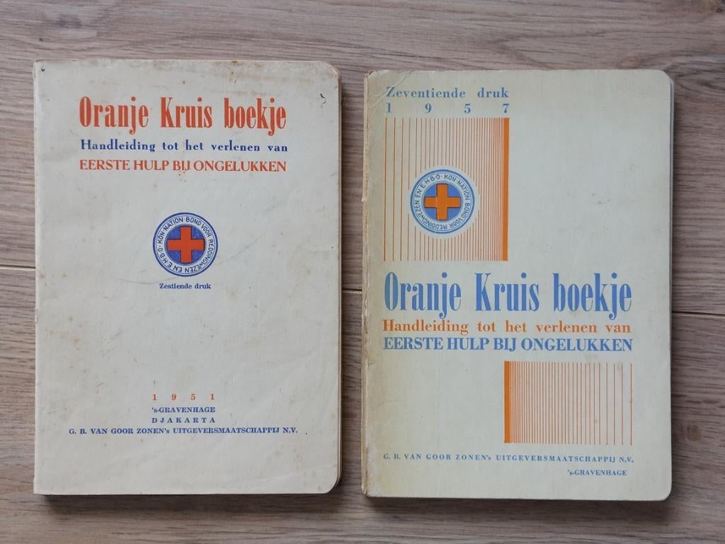Rode Kruis boekjes 1951 en 1957 - Eerste hulp bij ongelukken, Boeken, Ophalen of Verzenden, Gelezen