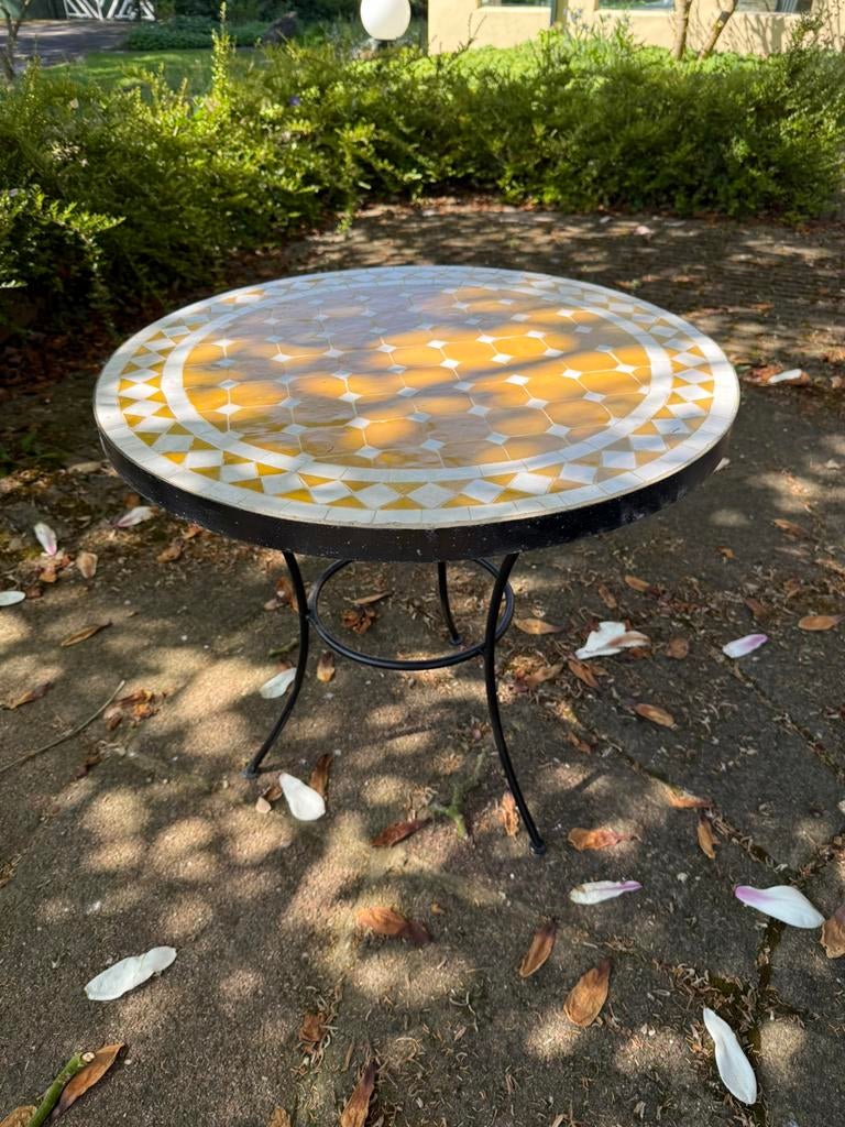 Marrokkaanse mozaiek tafel tuintafel geel wit / nieuw, Tuin en Terras, Tuintafels, Ophalen, Zo goed als nieuw, Rond, Overige materialen