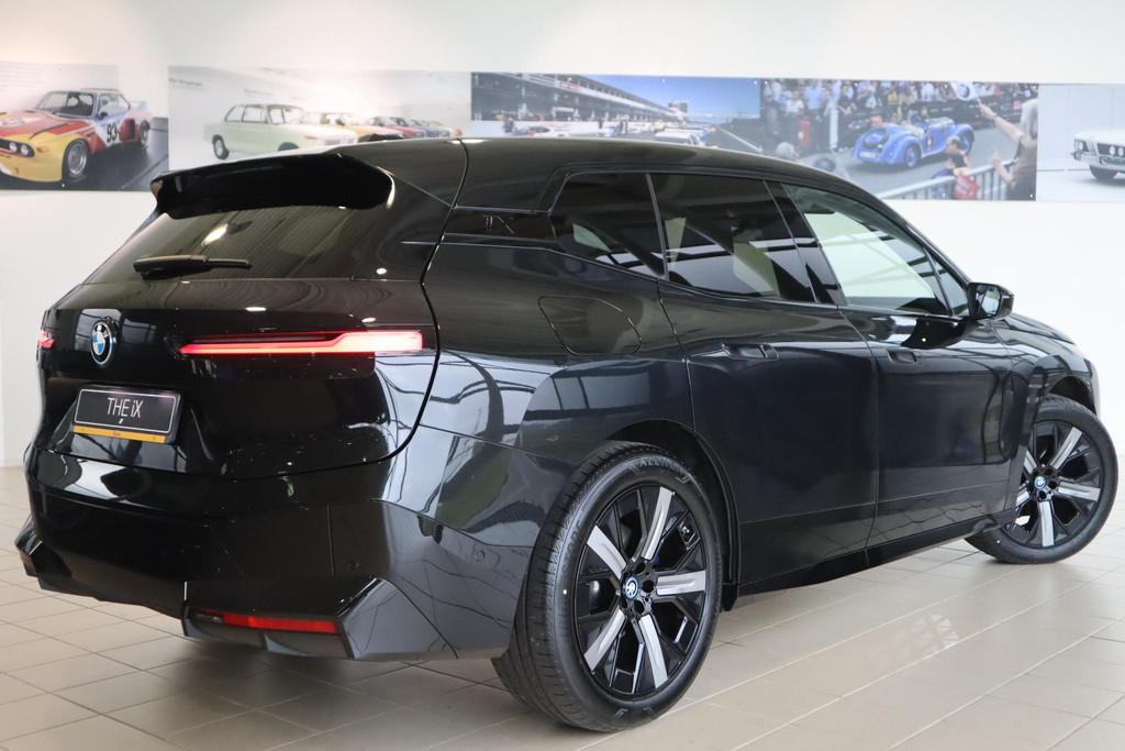 BMW iX xDrive40 Sport Edition | Driving Assistant Profession, Auto's, BMW, Automaat, 34 min, Stof, Gebruikt