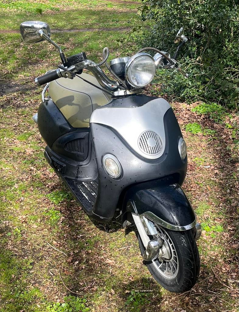 Zhen Retro Scooter, “50km/u” (9432km!) geel kenteken, Ophalen of Verzenden, Zo goed als nieuw, Benzine