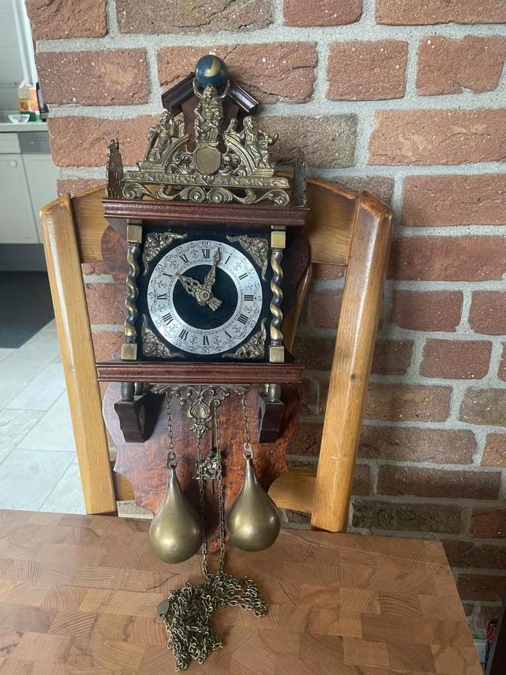 Zaanse klok "Nu elck syn sin" – messing, made in Holland, Antiek en Kunst, Antiek | Klokken, Ophalen