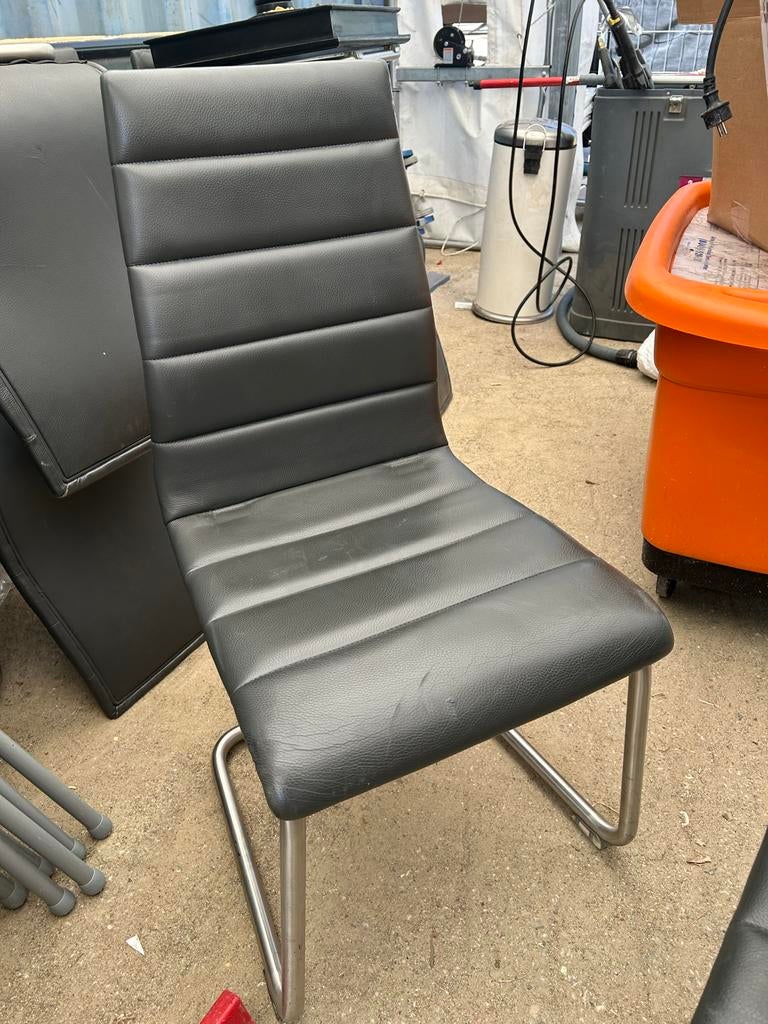 14 zwarte stoelen - Ophalen in Deventer, Gebruikt, Zwart, Ophalen of Verzenden, Metaal