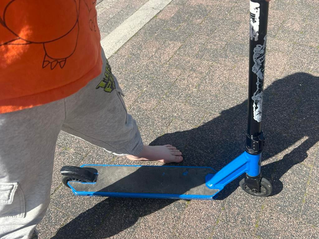 Blauwe step met zwarte stang, Fietsen en Brommers, Steps, Ophalen of Verzenden, Gebruikt, Gewone step