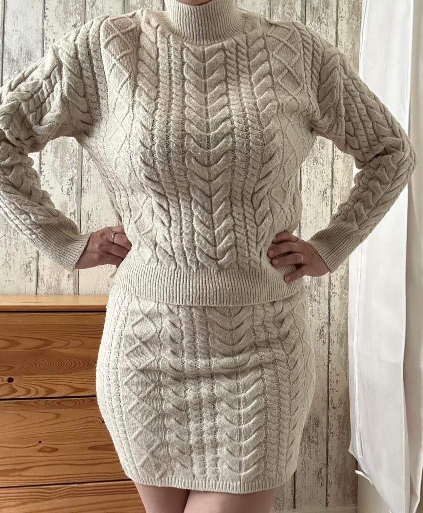AMISU beige knitted trui en rok co-ord set maat 36, Ophalen of Verzenden, Zo goed als nieuw, Maat 36 (S), Beige