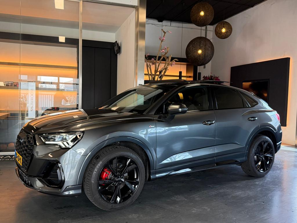 Audi Q3 Sportback 35 TFSI S line Panorama RS-seats 06-2025, Auto's, Zwart, 4 cilinders, 150 pk, Adaptive Cruise Control