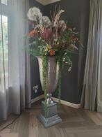 Grote aluminium vaas met kunstbloemen, Huis en Inrichting, Woonaccessoires | Vazen, Ophalen, Overige materialen, Overige kleuren