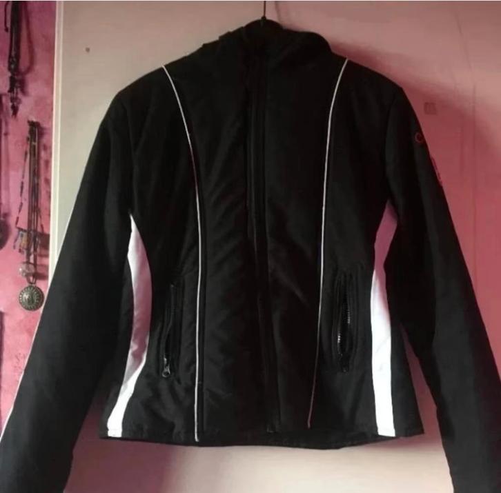 Leuke soort ski jas 38 (maar dunner) met capuchon nu 24,99€, Kleding | Dames, Jassen | Winter, Gedragen, Maat 38/40 (M), Zwart