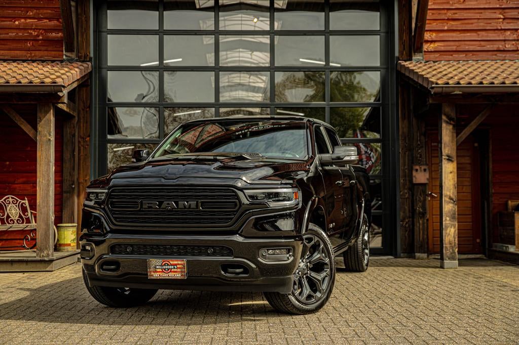 Dodge Ram 1500 5.7 V8 4x4 Crew Cab Limited (bj 2024), Auto's, Automaat, Gebruikt, 402 pk, Zwart
