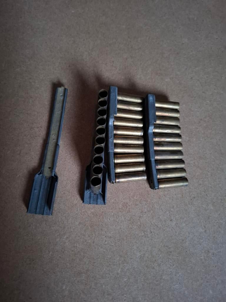 M1 carbine stripperclips + hulsen, Ophalen of Verzenden, Landmacht, Amerika, Hulzen of Bodemvondsten