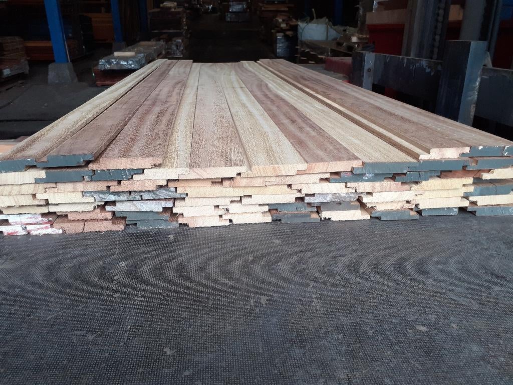 2 x partij Iroko gesloten en open gevelbekleding - weg=weg, Ophalen of Verzenden, Minder dan 180 cm, Planken, Hardhout