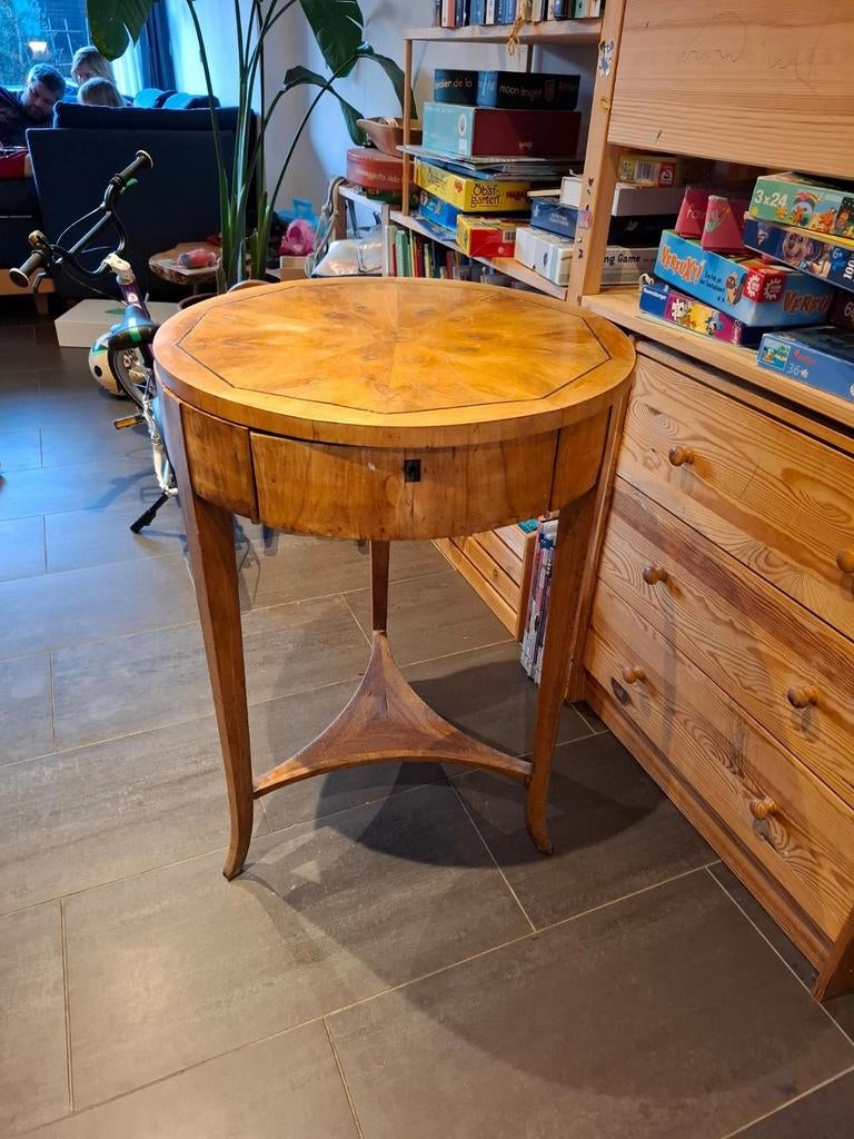 Oude biedermeier bijzettafel, Huis en Inrichting, Tafels | Bijzettafels, Ophalen, Gebruikt, Rechthoekig, Minder dan 55 cm