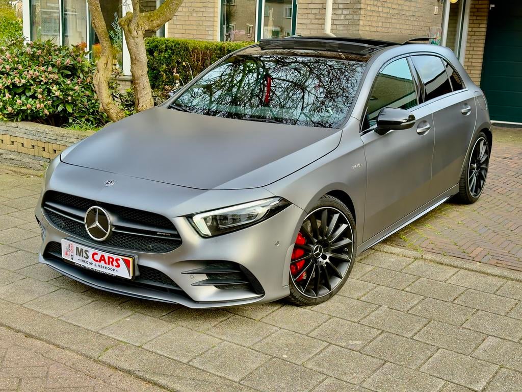 Mercedes A -klasse AMG A35 4 matic Pano| burmester|camera, Auto's, Automaat, 1800 kg, 4 cilinders, Alcantara