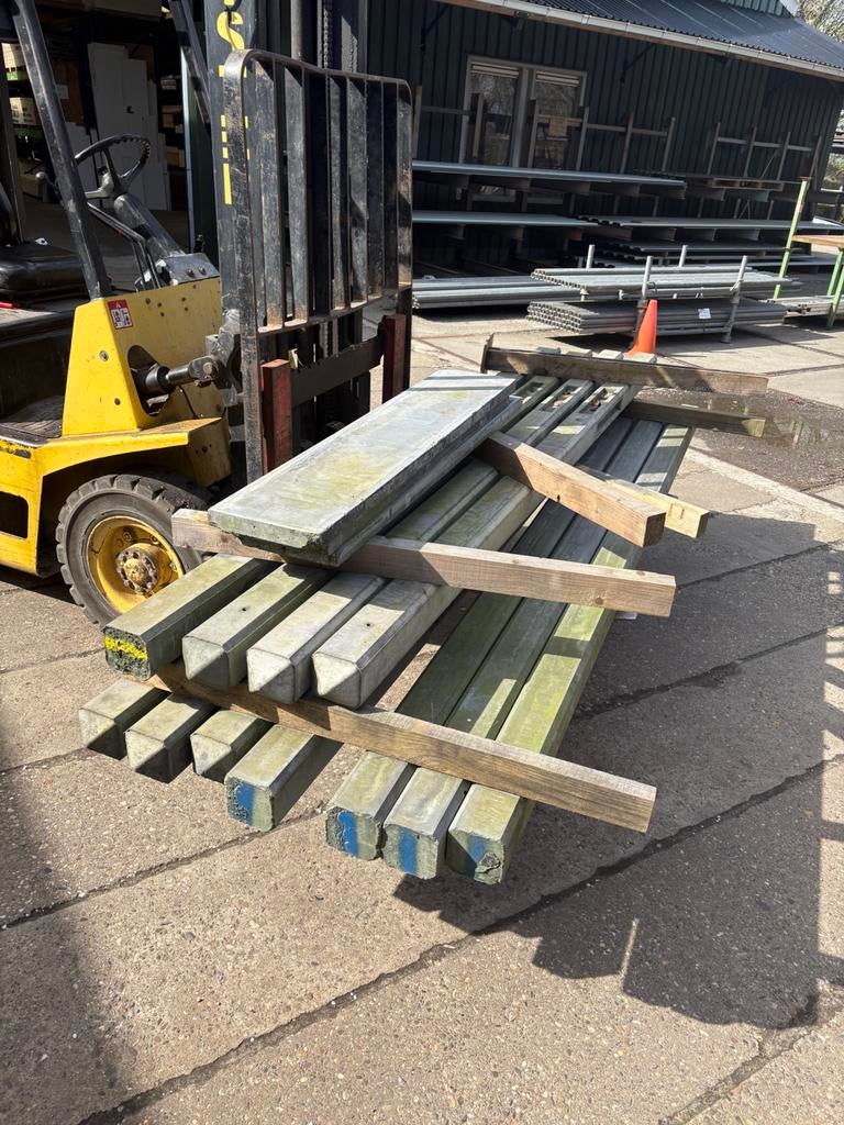 Betonpalen voor tuinschermen, Ophalen, Zo goed als nieuw, 250 cm of meer, Palen