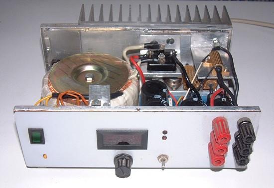 Regelbaren Voeding  Van 7,3 Volt T/M 15 Volt met Display, Hobby en Vrije tijd, Elektronica-componenten, Gebruikt, Ophalen of Verzenden