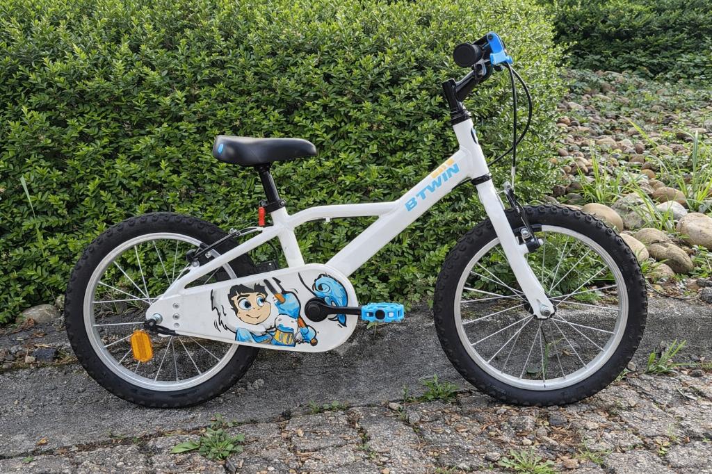 BTWIN 16" kinderfiets wit/blauw, Fietsen en Brommers, Fietsen | Kinderfietsjes, Ophalen of Verzenden, Gebruikt, 16 tot 20 inch