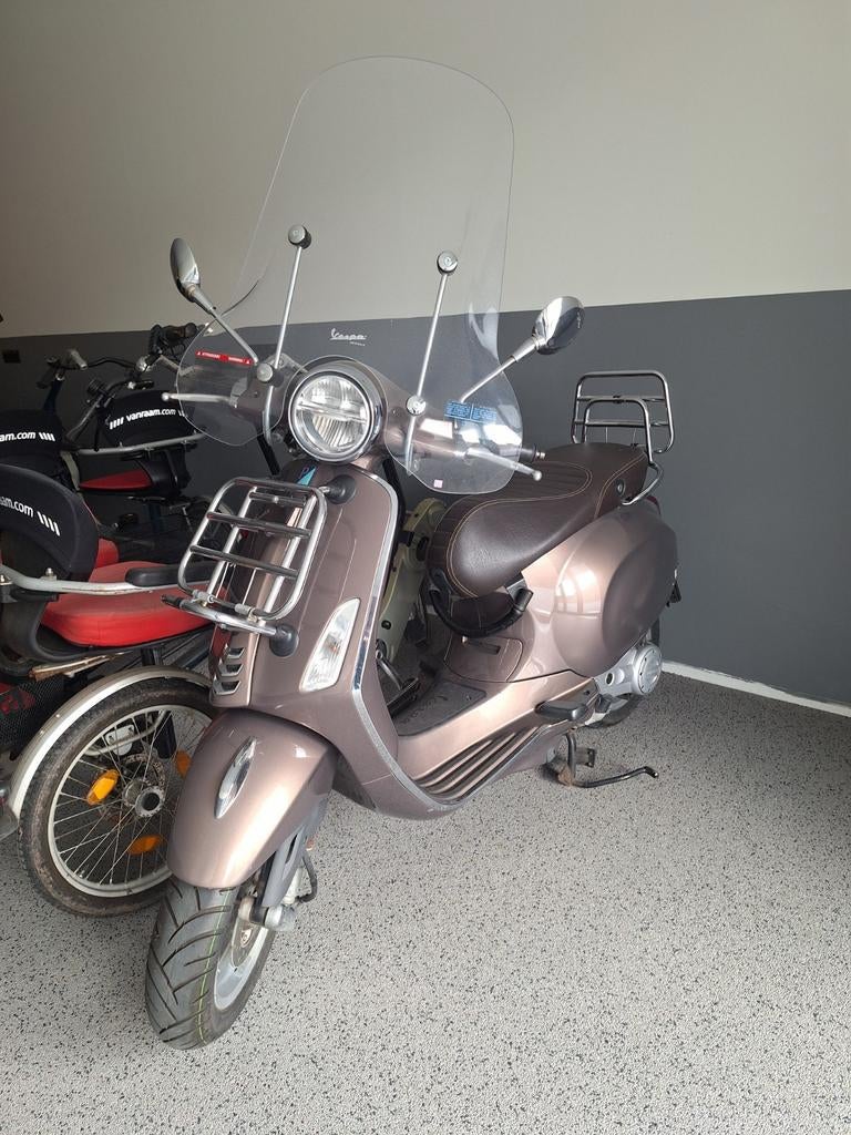 Vespa snorbrommer nette staat, Fietsen en Brommers, Scooters | Vespa, Ophalen, Zo goed als nieuw, Benzine, Maximaal 25 km/u