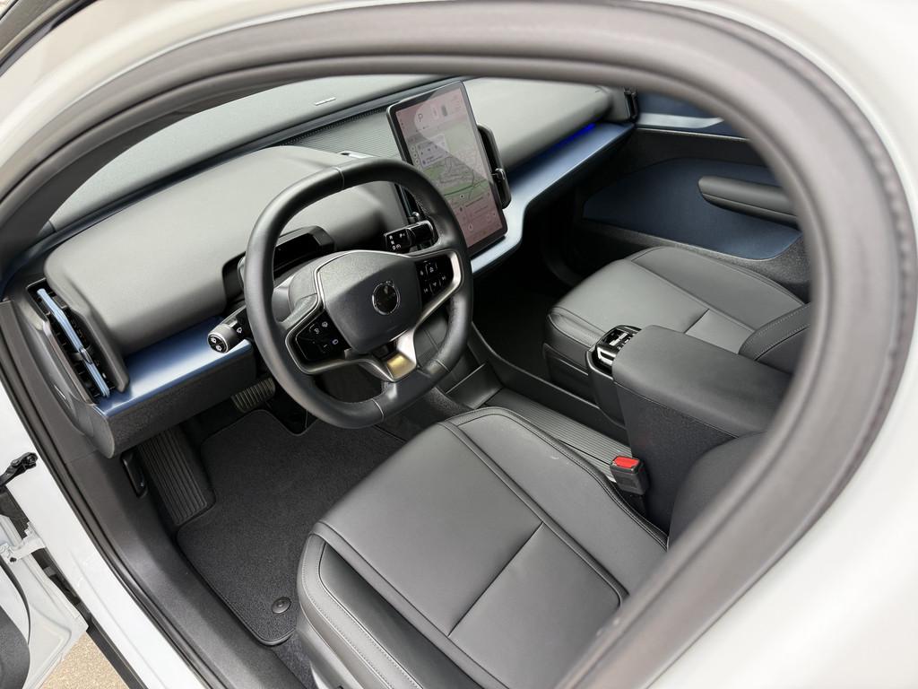 Volvo EX30 Single Motor Plus 51 kWh (bj 2024, automaat), Auto's, Volvo, Automaat, Achterwielaandrijving, Gebruikt, Parkeersensor