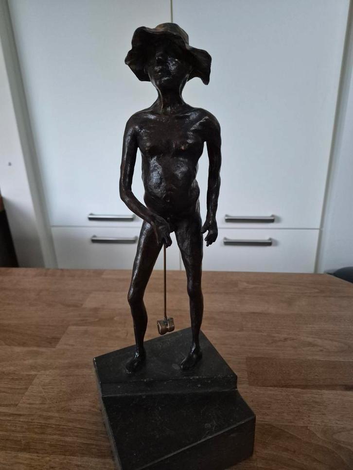 Bronzen beeld van een man met hoed, Antiek en Kunst, Kunst | Beelden en Houtsnijwerken, Ophalen of Verzenden
