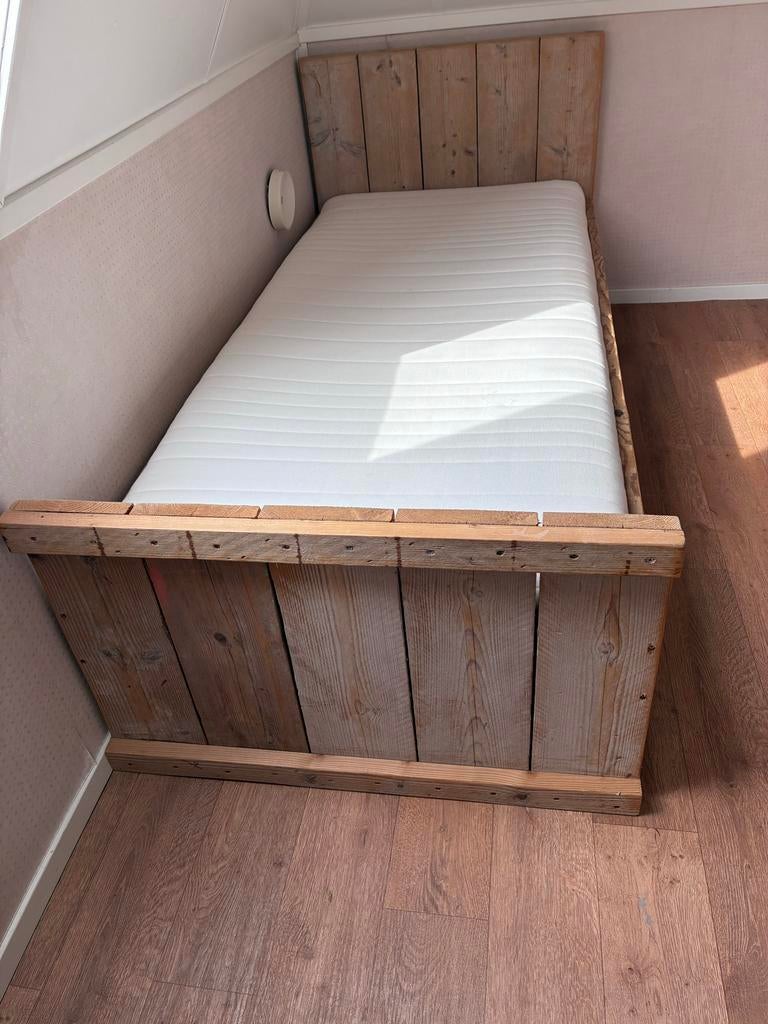 1-persoons houten bed met lattenbodem en IKEA matras, Ophalen, Gebruikt, 90 cm, Eenpersoons
