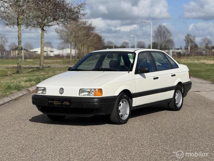 Volkswagen Passat B3 1.8 CL “Neusbeer”, Auto's, Oldtimers, Bedrijf, Te koop, Volkswagen, Benzine, Sedan, Handgeschakeld, Wit, Voorwielaandrijving