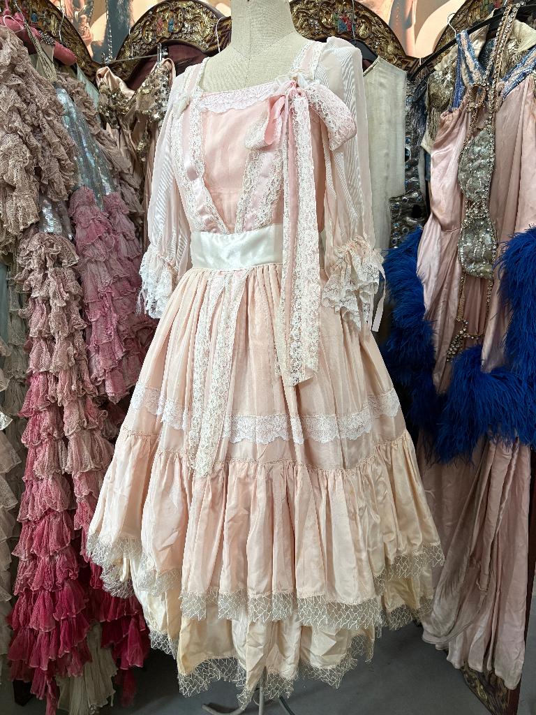 Oud theater jurkje door costumier roze Versailles, Verzenden, Kinderen