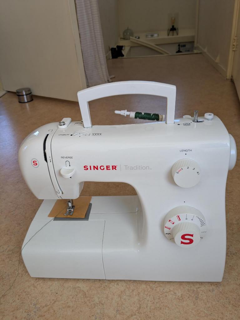 Naaimachine, Hobby en Vrije tijd, Naaimachines en Toebehoren, Ophalen, Zo goed als nieuw, Naaimachine, Singer