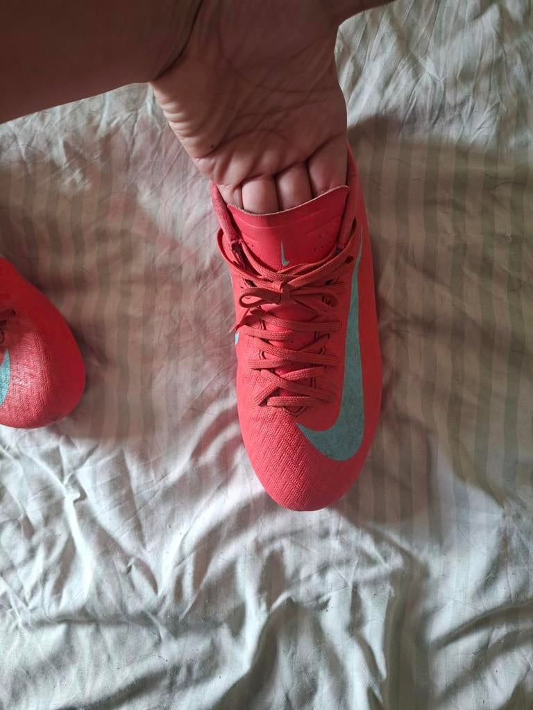 Nike voetbalschoenen roze, Sport en Fitness, Voetbal, Ophalen, Gebruikt, Schoenen