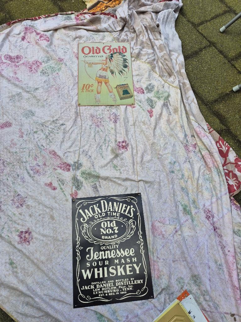 Tinnen reclamebord Old Gold sigaretten, Jack Daniels Whiskey, Ophalen, Gebruikt, Reclamebord