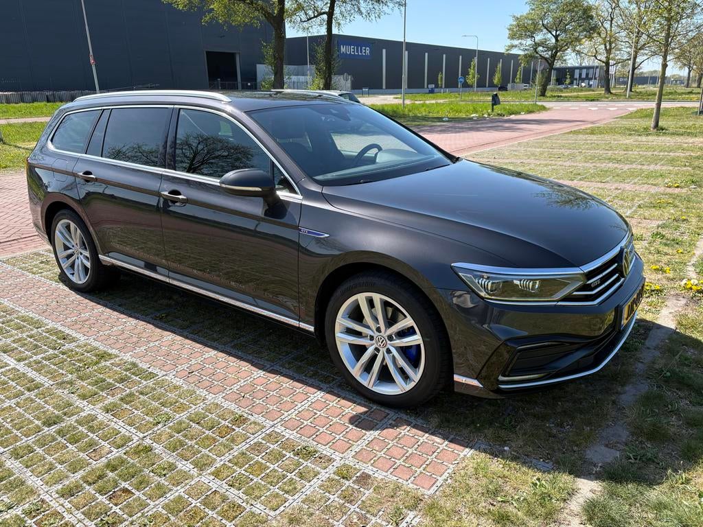 Volkswagen Passat 1.4 TSI Phev 218pk 6-DSG 2020 Grijs, Plug-in hybride, 1600 kg, Passat, Te koop