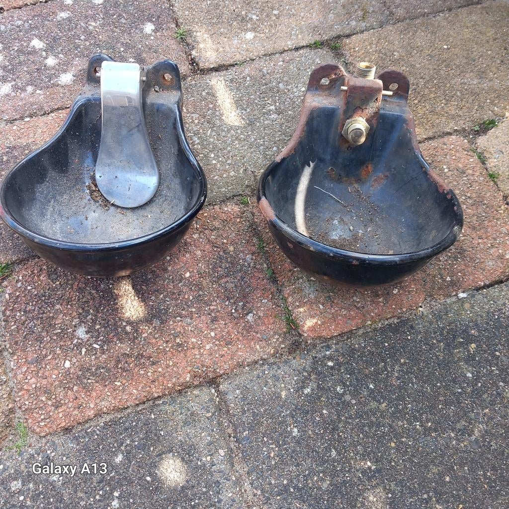 Oude drinkbakken uit stal., Dieren en Toebehoren, Ophalen, Gebruikt, Overige soorten