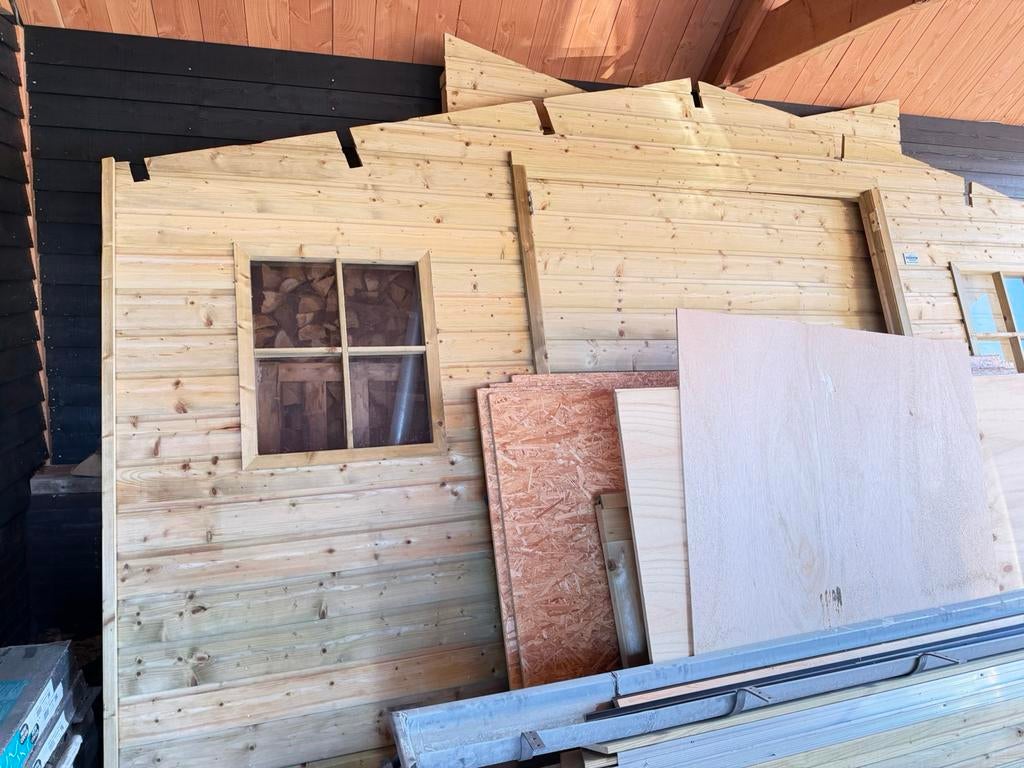 Tuinhuis, nieuw en ongemonteerd 4,5X3 meter moet nubweg!, Ophalen, Zo goed als nieuw, 3 ramen of meer