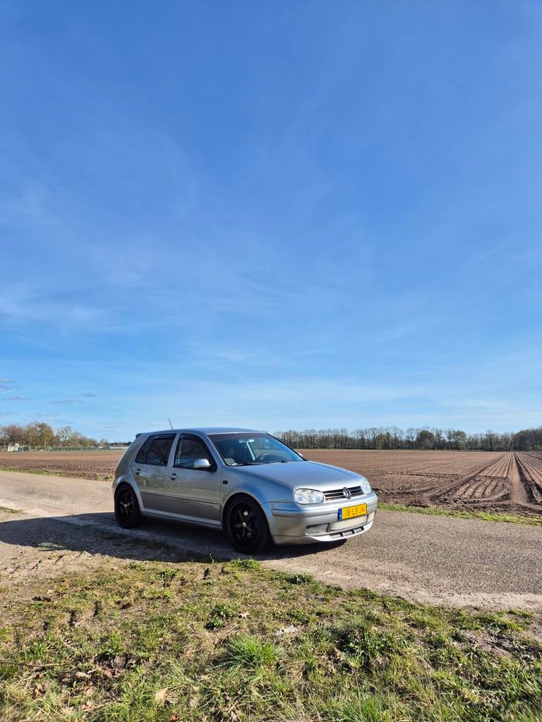 Volkswagen Golf 1.6 81KW FSI 5D 2003 Grijs, Voorwielaandrijving, 1131 kg, 4 cilinders, 49 €/maand