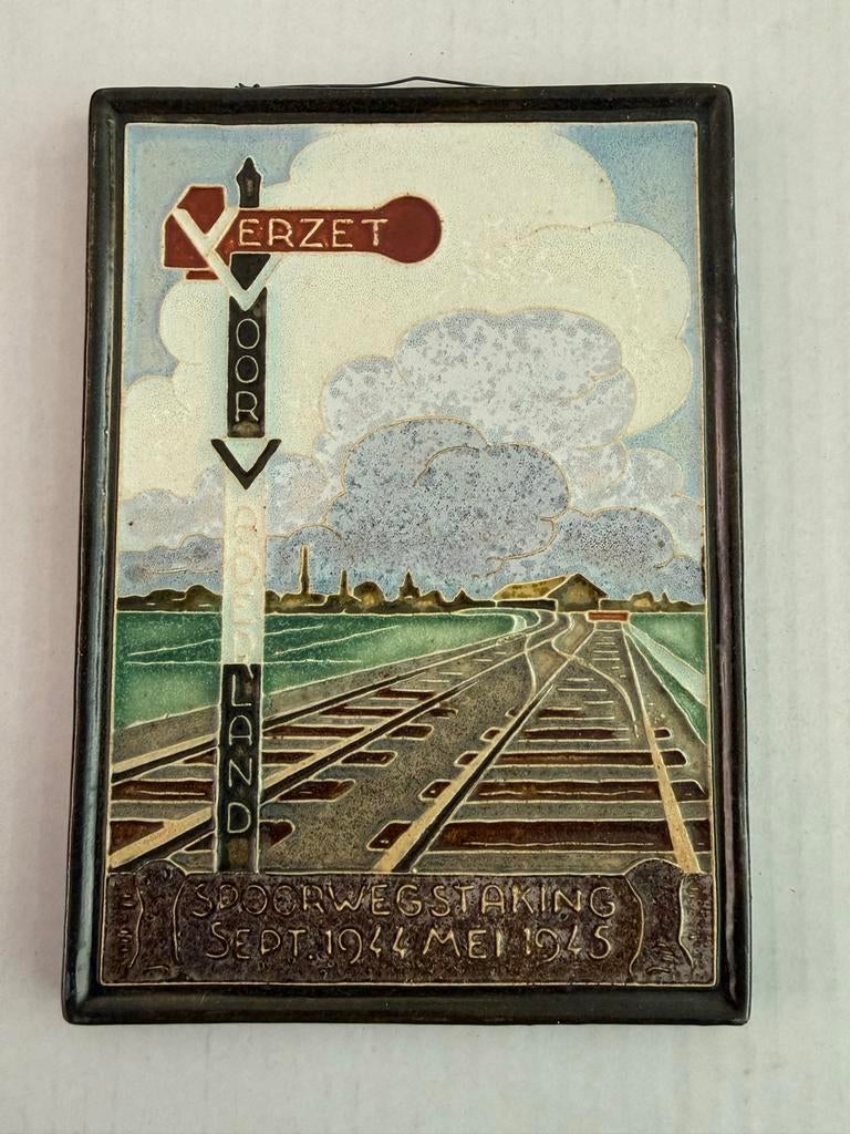 Cloisonné tegel Porceleyne Fles Spoorwegstaking WOII, Ophalen of Verzenden