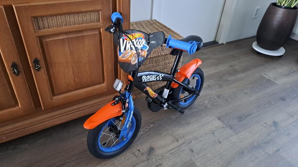 NIEUWE Hot Wheels kinderfiets 12 inch met zijwieltjes, Fietsen en Brommers, Fietsen | Kinderfietsjes, Ophalen, Zijwieltjes, Nieuw