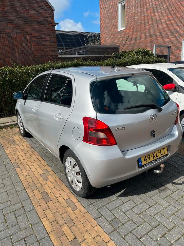 Toyota Yaris 1.3 16V Vvt-i 5DR 2007 Grijs, Auto's, Toyota, Particulier, Yaris, Benzine, C, Hatchback, Handgeschakeld, Origineel Nederlands